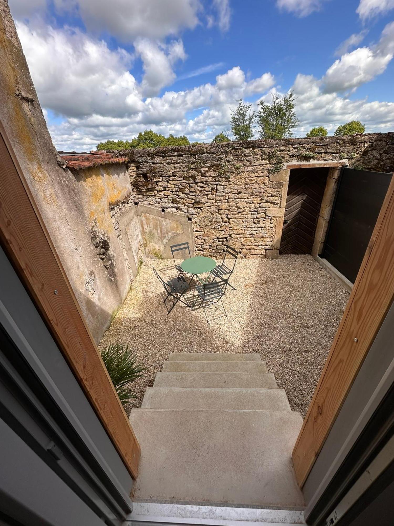 Les Remparts Apartment Langres Bagian luar foto
